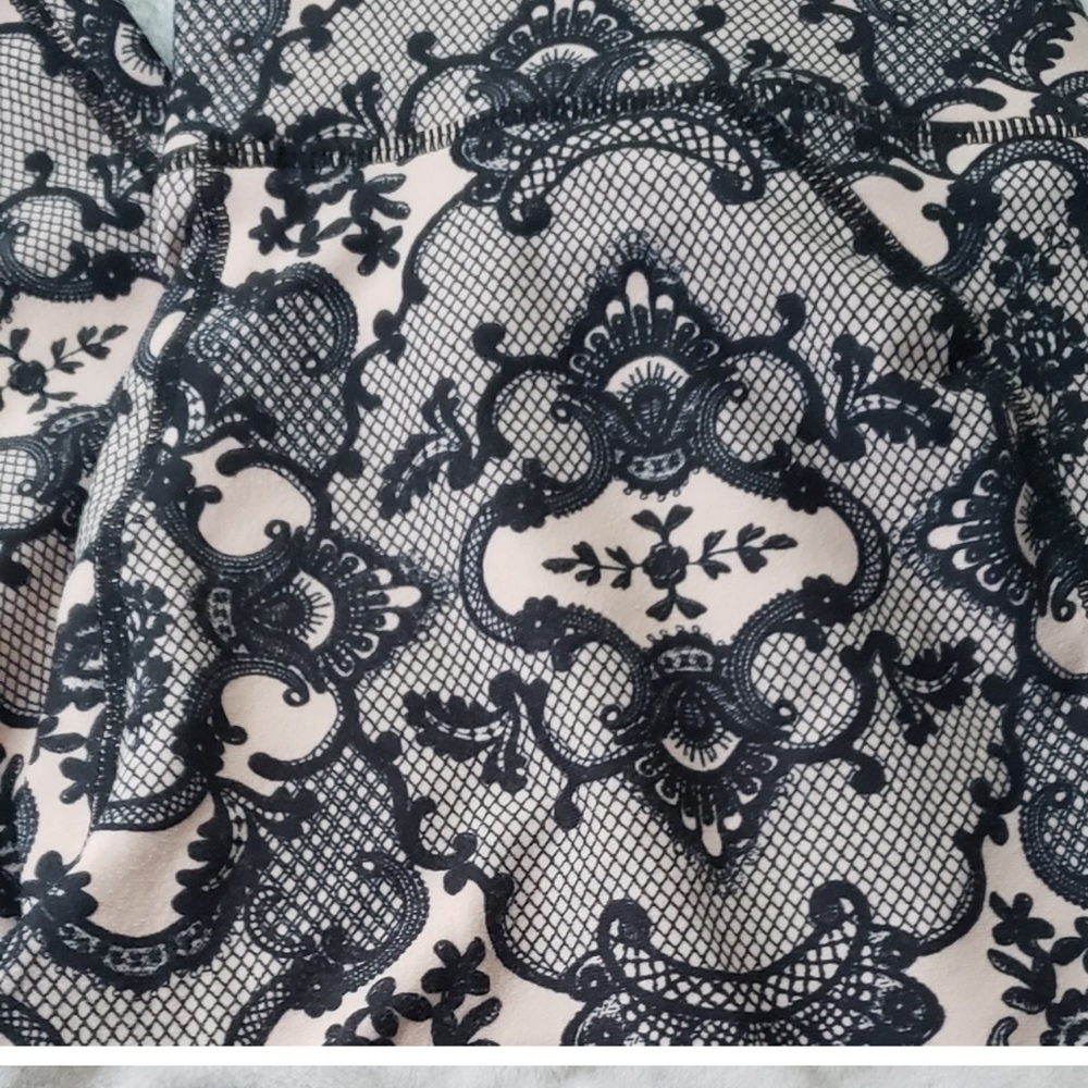 Fabletics legging size medium - Picture 3 of 3